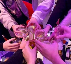 杭州临平区塘栖镇附近夜总会招聘女服务员,(不收入职费,直接入职的)