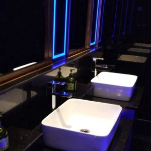 杭州萧山区附近夜总会招聘酒水促销员,有没有年龄限制_
