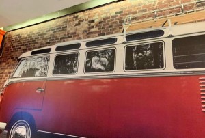 杭州西湖区古荡街道附近酒吧招聘商务礼仪,交五险一金吗？