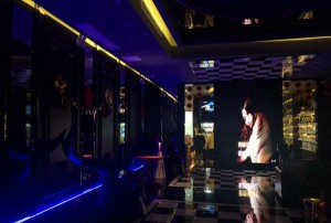 杭州萧山区戴村镇附近酒吧招聘包厢陪唱,(不压工资待遇好的)