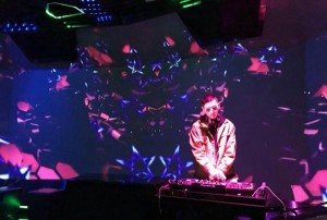 上海黄浦区打浦桥街道附近酒吧招聘包厢陪唱,(不需要工作服)