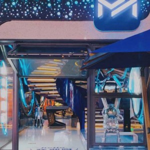 杭州KTV门口创意墙面装饰与独特造型艺术