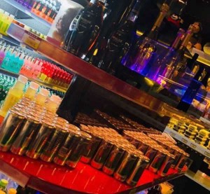 杭州翻台高的夜场ktv招聘包厢服务员,场子生意好吗_