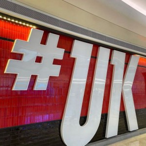 杭州给小费多的酒吧招聘商务迎宾,过年放假吗？